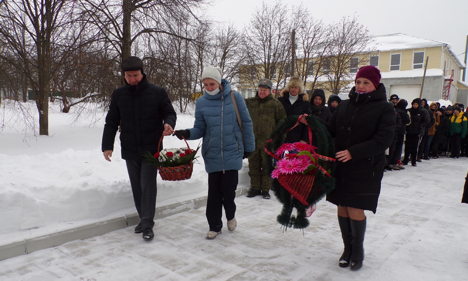 М зернова. Митинг в Кольчугино в 2019 году фото. В селе Кольчугино митинг за мир. В Кольчугино митинг за мир.